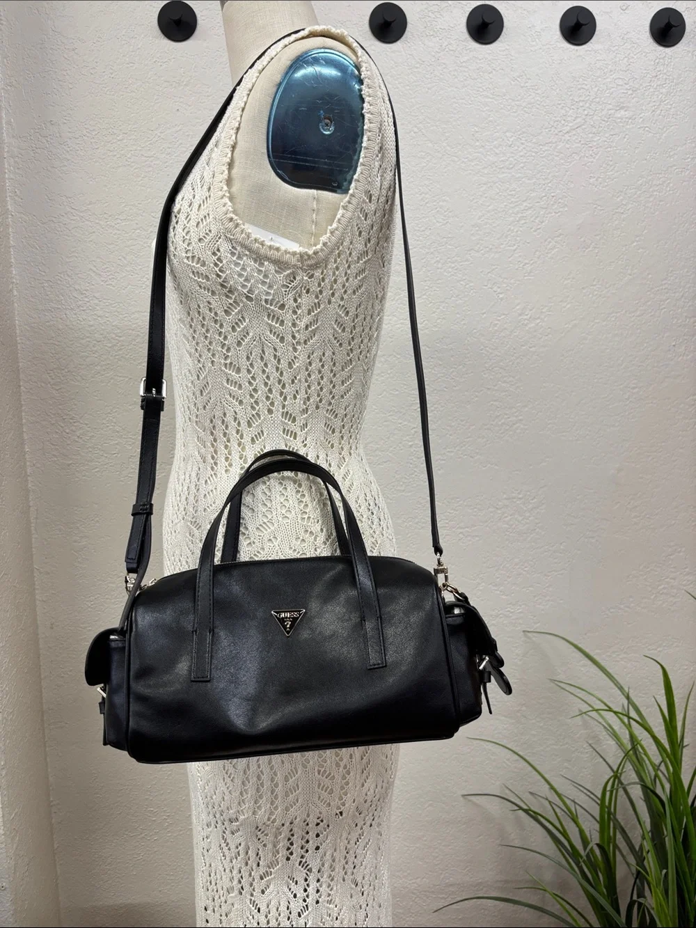 GUESS Barrel Satchel bag black light weight